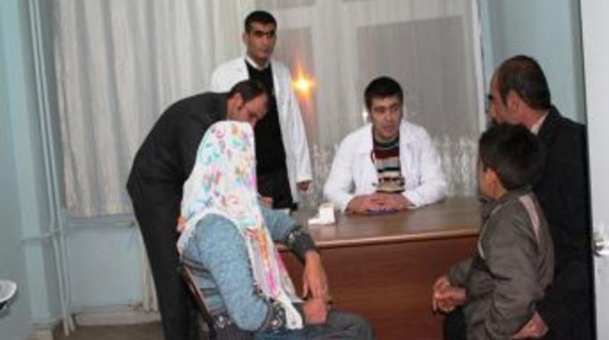 Depremzedeler sağlık taramasından ge&ccedil;irildi