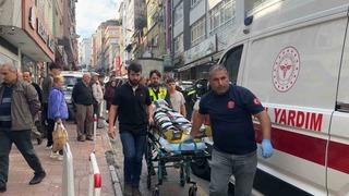 Motosikletinden inen kuryeye SUV araç çarptı