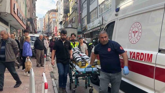 Motosikletinden inen kuryeye SUV araç çarptı