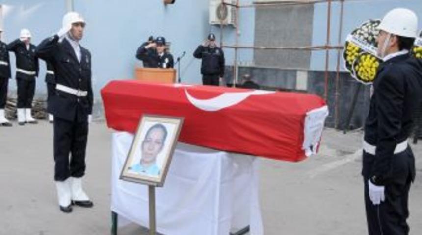 B&ouml;brek yetmezliği sonucu hayatını kaybeden bayan polis memuruna son g&ouml;rev