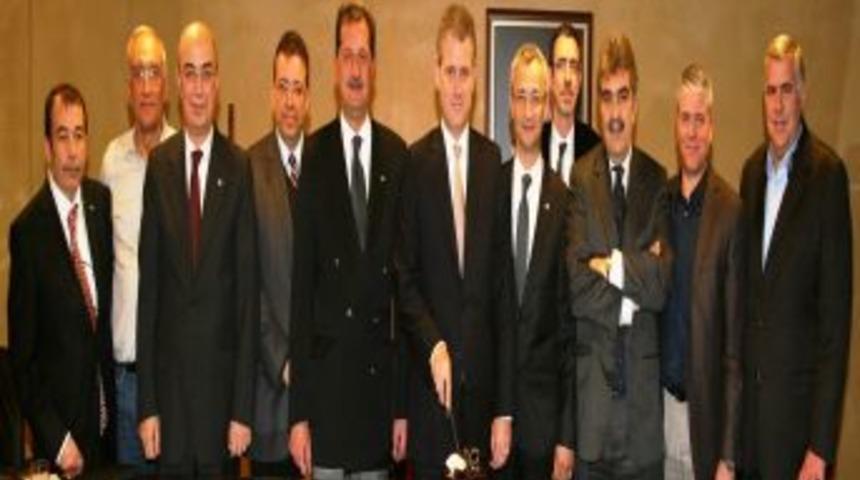 &Ouml;zgener&rsquo;in EXPO Y&uuml;r&uuml;tme Kurulu başkanlığını pastayla kutladılar