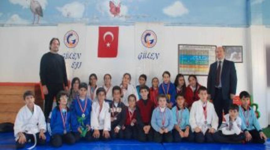 Gülen Koleji Judo Takımı madalyaları topladı