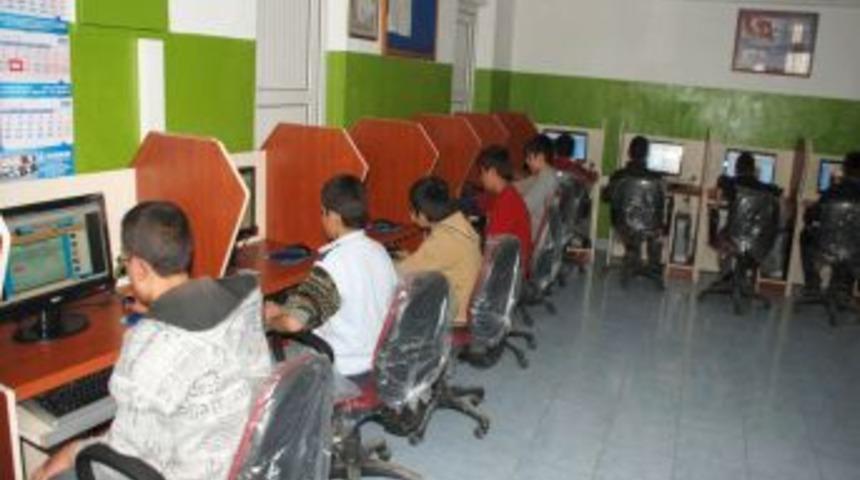 Meram&rsquo;da &uuml;cretsiz internet evlerine b&uuml;y&uuml;k ilgi