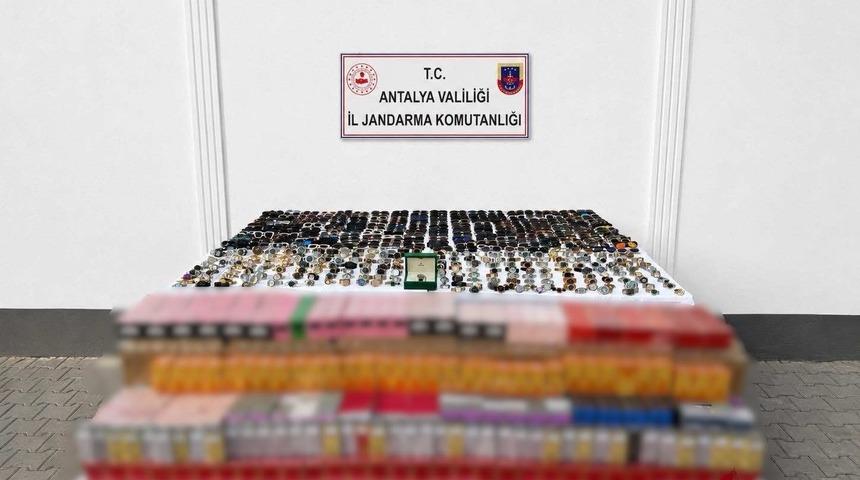 Ka&ccedil;ak parf&uuml;m, g&ouml;zl&uuml;k ve saat operasyonu
