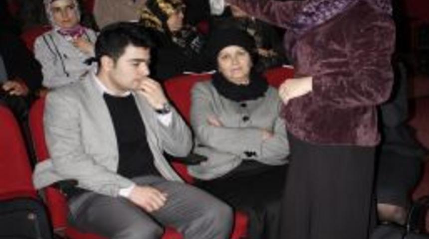 Deprem şehidi &ouml;ğretmenler anıldı