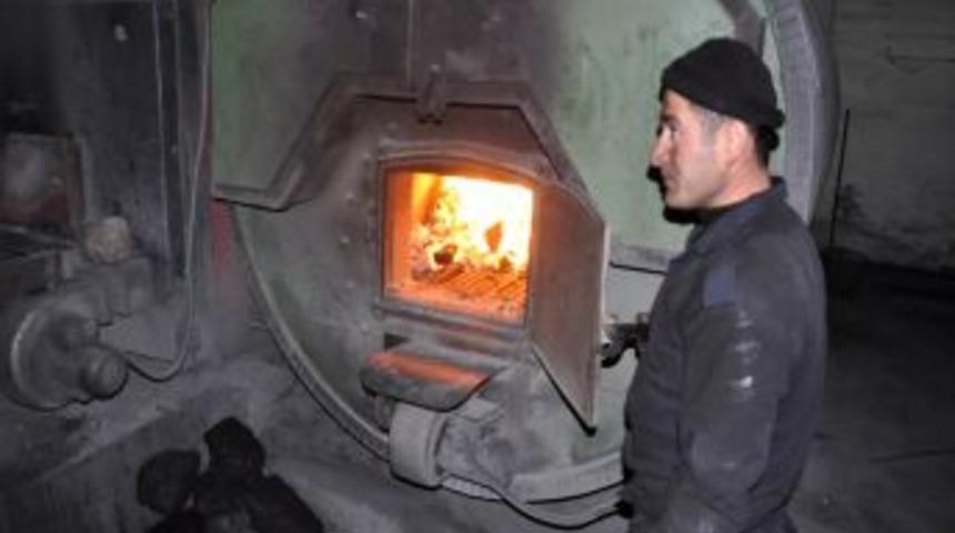 Siirt'te zabıta ekipleri ka&ccedil;ak k&ouml;m&uuml;r denetimlerini s&uuml;rd&uuml;r&uuml;yor