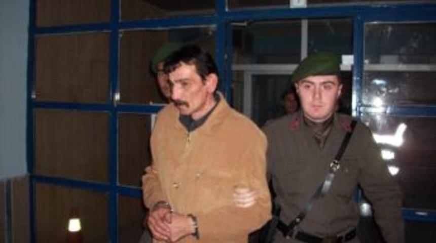 İ&ccedil;ki parası i&ccedil;in komşularını soyan baba ve oğul hırsız tutuklandı