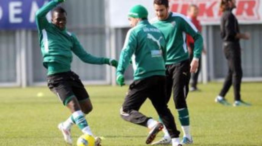 Bursaspor, ara vermeden Karab&uuml;kspor hazırlıklarına başladı