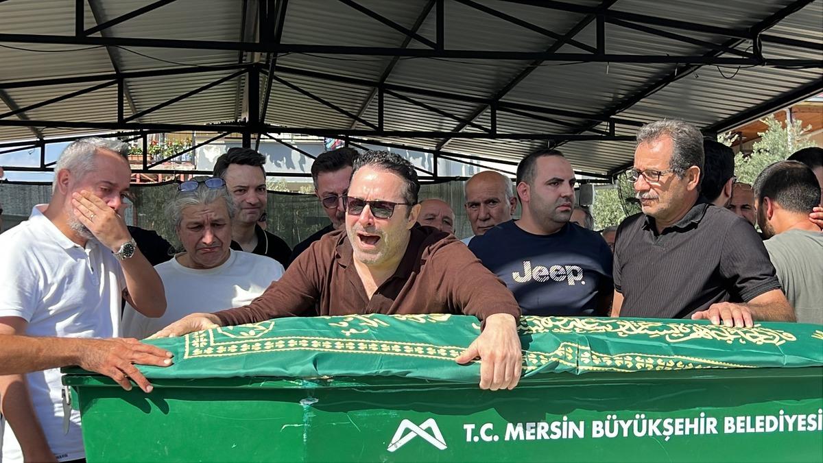 Atilla Taş kızını son yolculuğuna uğurladı! Ayakta duramadı, tabuta sarılıp ağladı 1