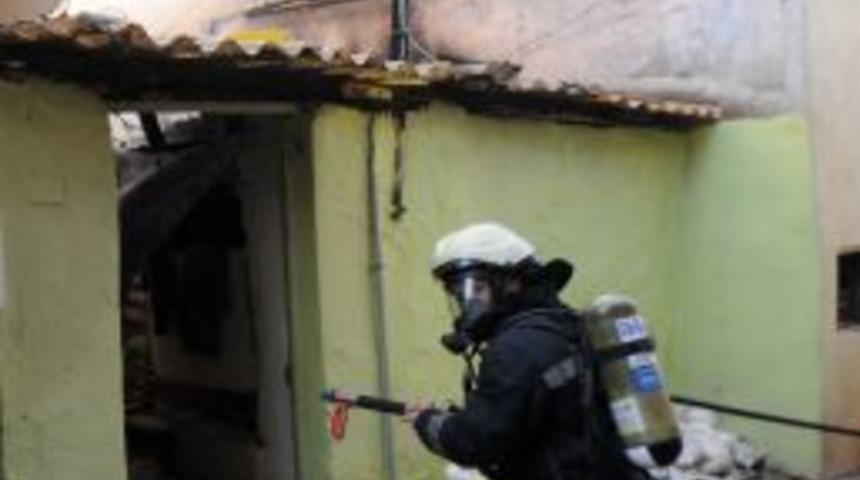 Yatalak kadın yangında hayatını kaybetti
