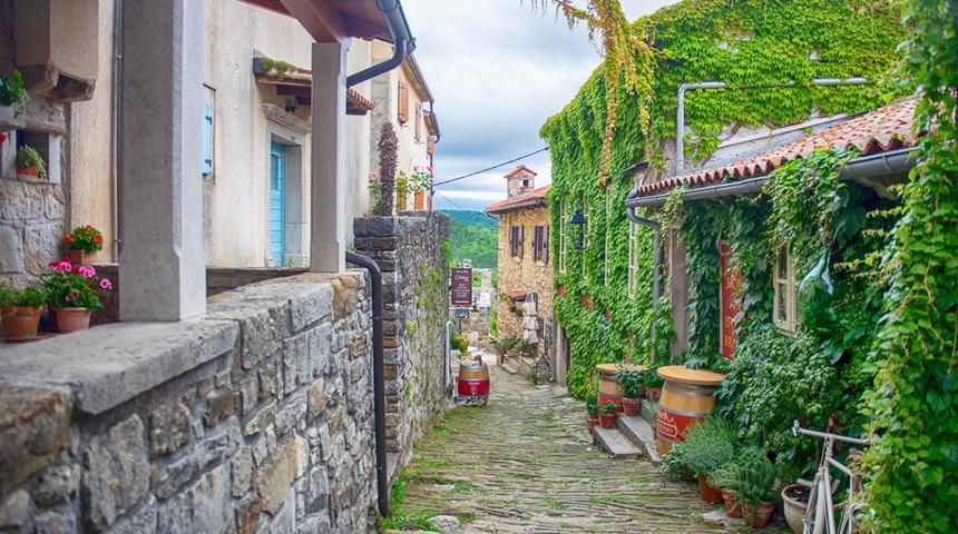 N&uuml;fusu bir apartmanı bile doldurmuyor! D&uuml;nyanın en k&uuml;&ccedil;&uuml;k 4 yerleşim yeri