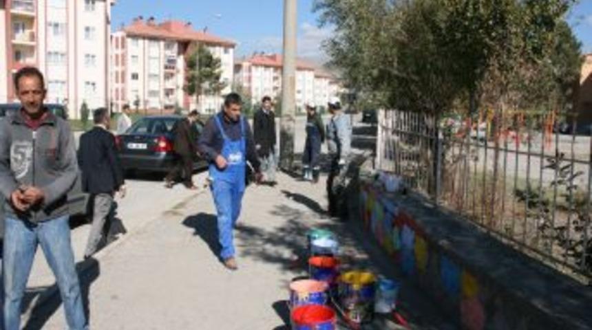 Erzincan Belediyesi okul duvarlarına estetik g&ouml;r&uuml;n&uuml;m kazandırıyor