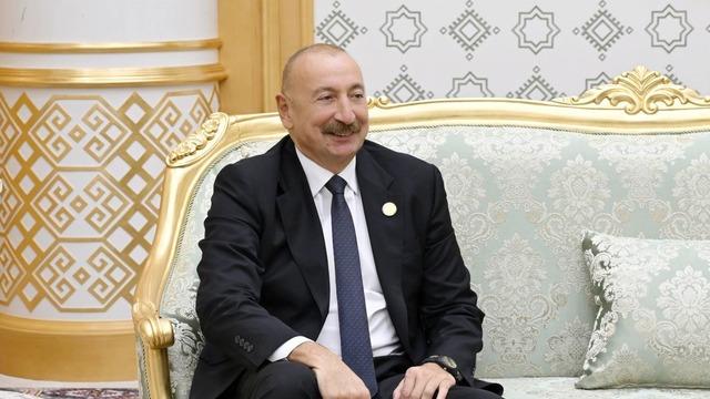 Azerbaycan Cumhurbaşkanı Aliyev, İran Cumhurbaşkanı Pezeşkiyan’la bir araya geldi