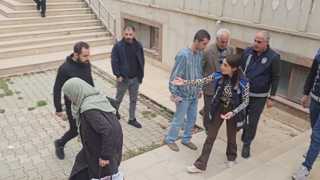 Elazığ’da zabıtayı görünce bel ağrısından eser kalmadı: Kaçmaya başladı