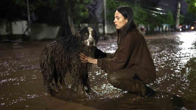 Şili’de onlarca araç sel sularına kapıldı: 6 yaralı