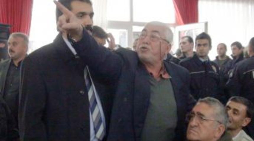 Atık k&uuml;l barajı, vatandaş ile g&ouml;revlileri karşı karşıya getirdi