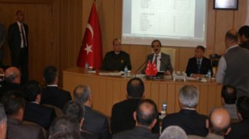 Vali Coş'tan 'ter&ouml;re karşı duyarlı olun' &ccedil;ağrısı