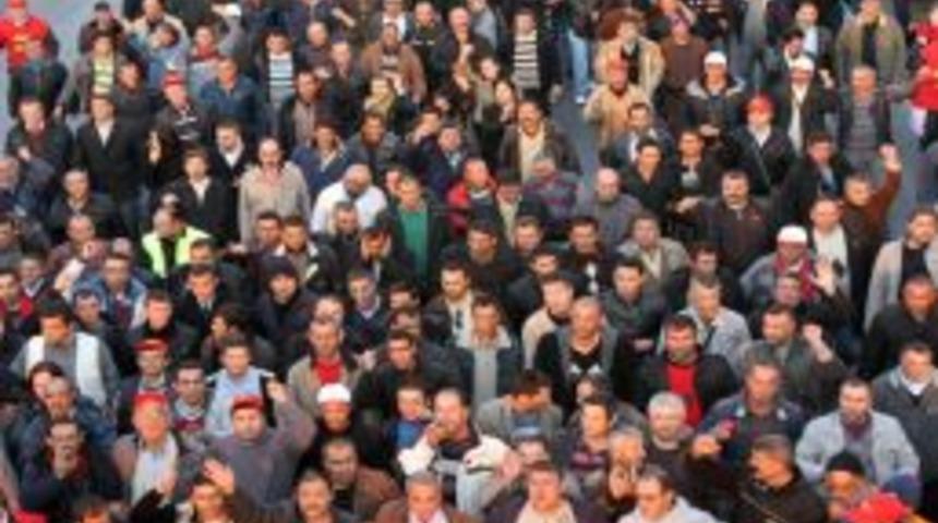 Sendika, İzmir'de 2 bin iş&ccedil;iyi y&uuml;r&uuml;tt&uuml;