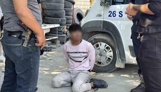 Polisten ka&ccedil;an şahıs yakalandı