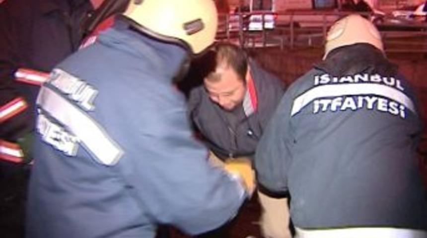 Dereye u&ccedil;an otomobilden ufak sıyrıklarla kurtuldular