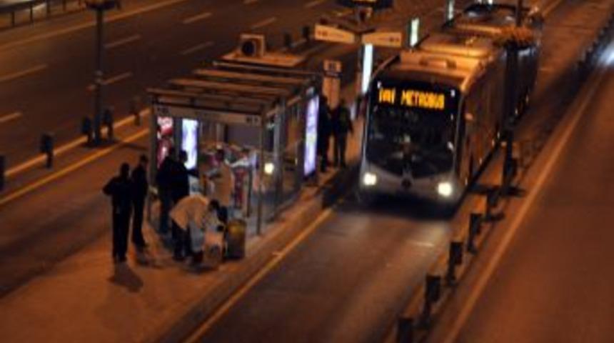 Metrob&uuml;s durağında cinayet