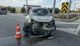 Afyonkarahisar&rsquo;da trafik kazası:1 &ouml;l&uuml; 2 yaralı