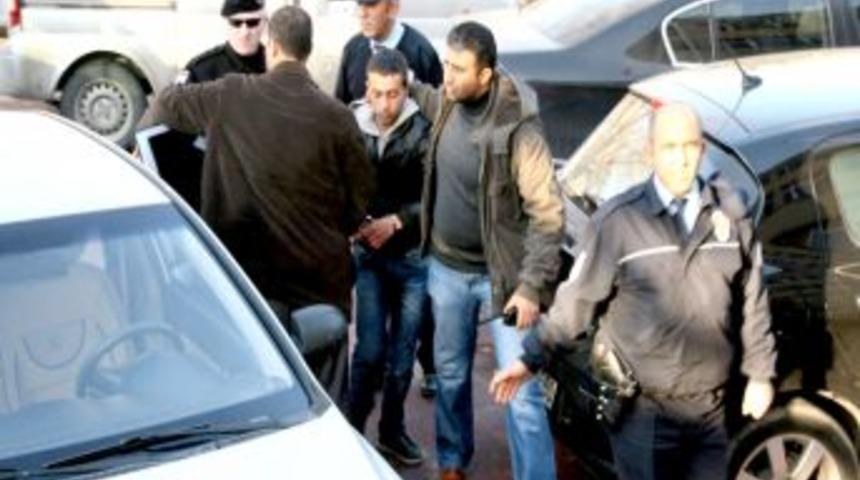 Cinayet zanlıları adliyeye &ccedil;ıkarıldı