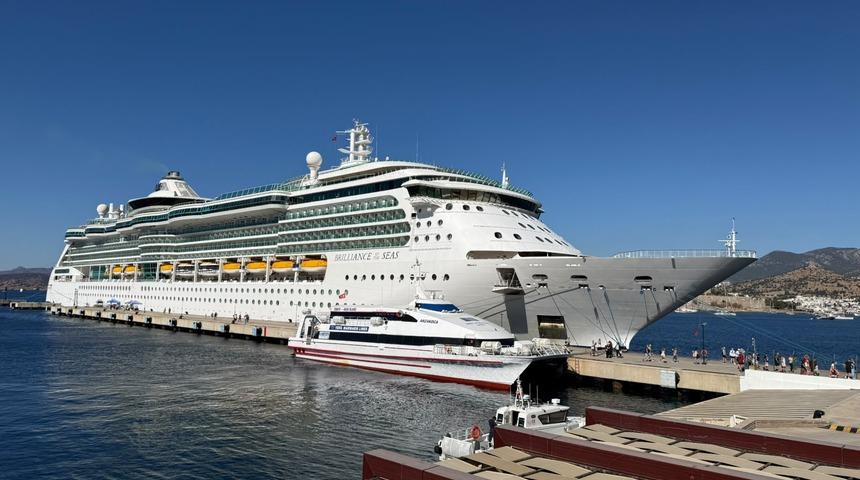 Bodrum'a "Brilliance Of The Seas" kruvaziyeriyle 2 bin 242 turist geldi