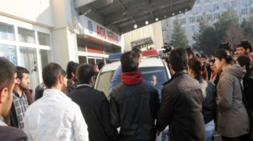 &Uuml;niversitede 4 kişi yaralandı, BDP&rsquo;liler polis kontrol&uuml;nde evlerine bırakıldı