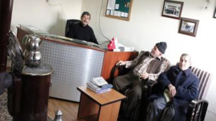 Namaz i&ccedil;in duranlar Mimar Sinan&rsquo;a ait eserlerin minyat&uuml;rleriyle karşılaşıyor