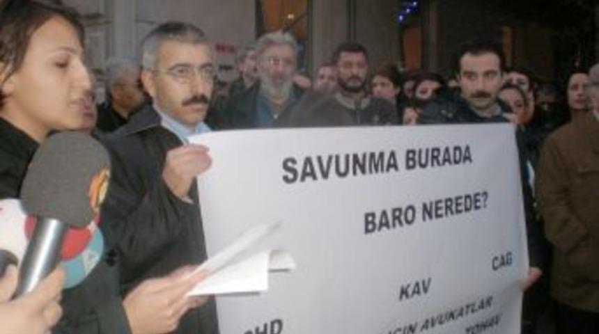 İstanbul Barosu &ouml;n&uuml;nde KCK protestosu