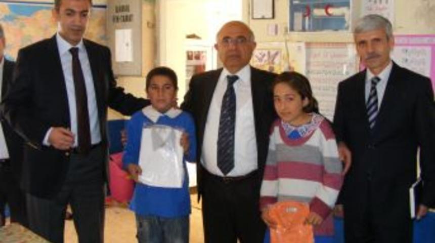 Piserro k&ouml;y okullarına yardımda bulundu