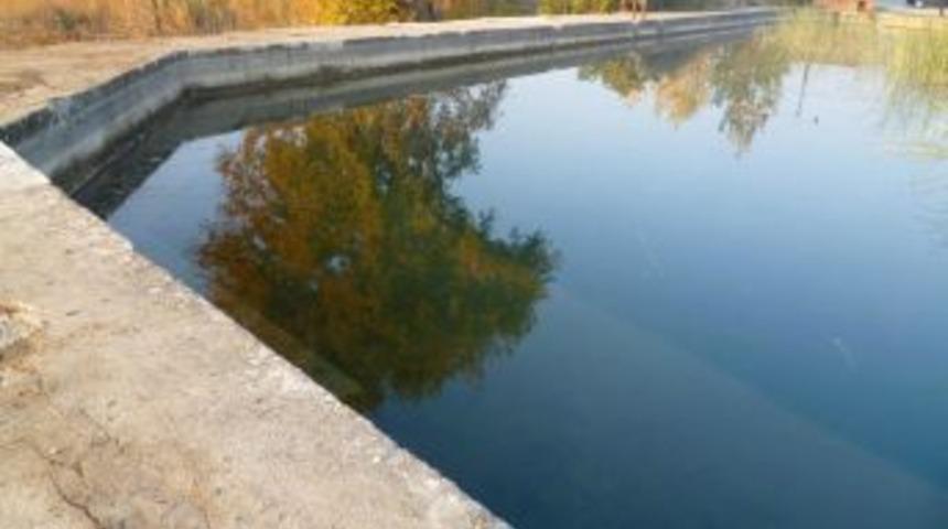 İZSU Genel M&uuml;d&uuml;rl&uuml;ğ&uuml; kirli g&ouml;leti temizledi