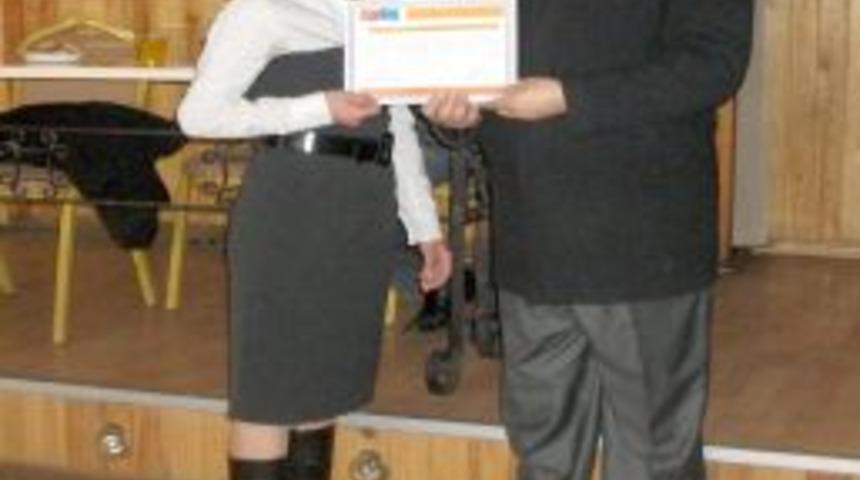 40 kız &ouml;ğrencinin sertifika heyecanı