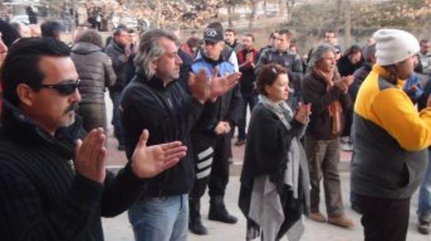 S&ouml;nmez Atasoy'un cenazesi Ankara'ya g&ouml;t&uuml;r&uuml;ld&uuml;