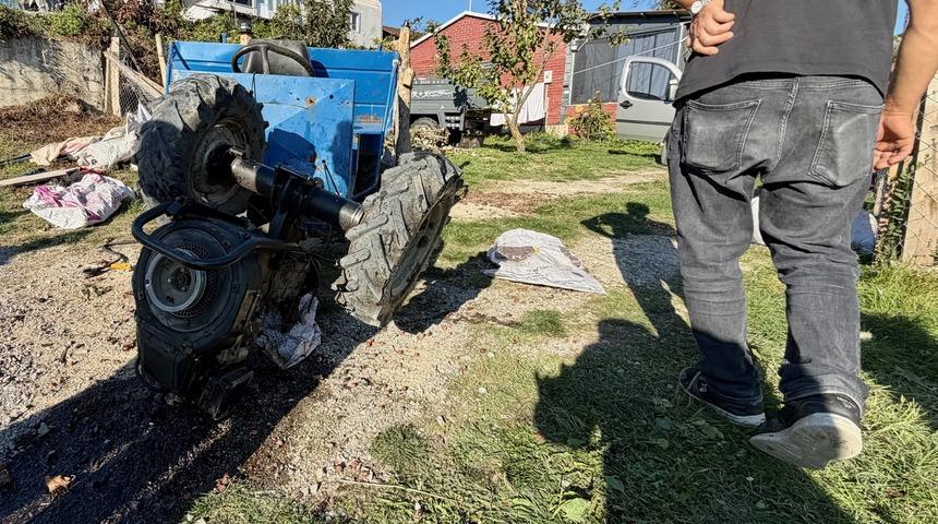 D&uuml;zce&rsquo;de tarım aracı devrildi! 1 &ouml;l&uuml;, 1 ağır yaralı