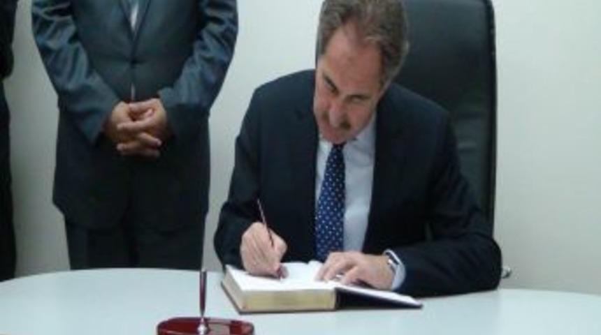 Bakan G&uuml;nay: Hepimiz &uuml;zerimize d&uuml;şeni yapmaya &ccedil;alışıyoruz