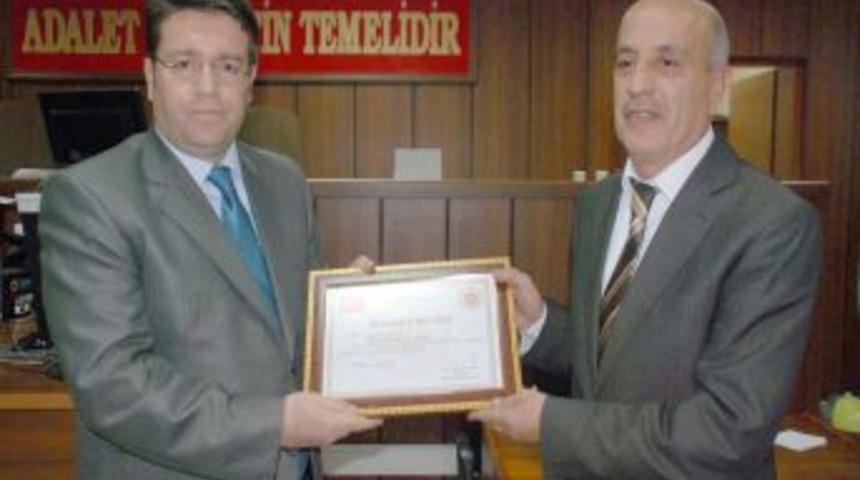 Muş Adliyesi&rsquo;nin emekli olan 35 yıllık yazı işleri m&uuml;d&uuml;r&uuml; i&ccedil;in veda t&ouml;reni