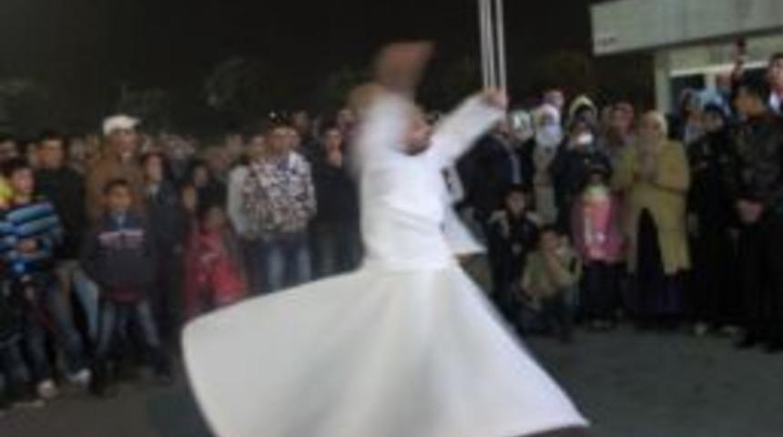 Semazen g&ouml;sterisi ile oğullarını askere uğurladılar