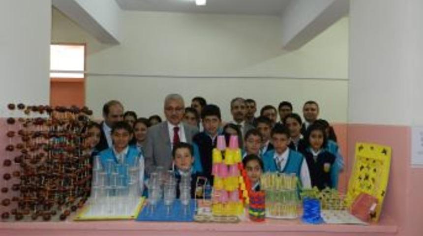 Vali G&uuml;ven&ccedil;er, Van'a yardım kampanyası d&uuml;zenleyen okulu ziyaret etti