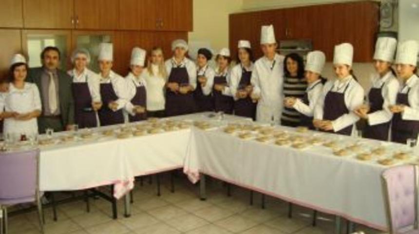 Kız Meslek Lisesi aşure etkinliği d&uuml;zenledi