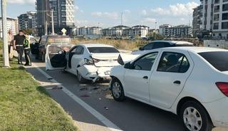 Aksaray'da 4 ara&ccedil;lı zincirleme trafik kazası