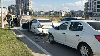 Aksaray'da 4 araçlı zincirleme trafik kazası