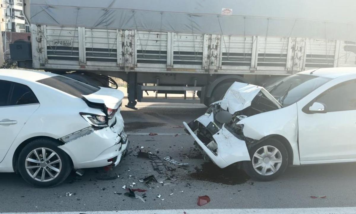 Aksaray da 4 ara&ccedil;lı zincirleme trafik kazası 1