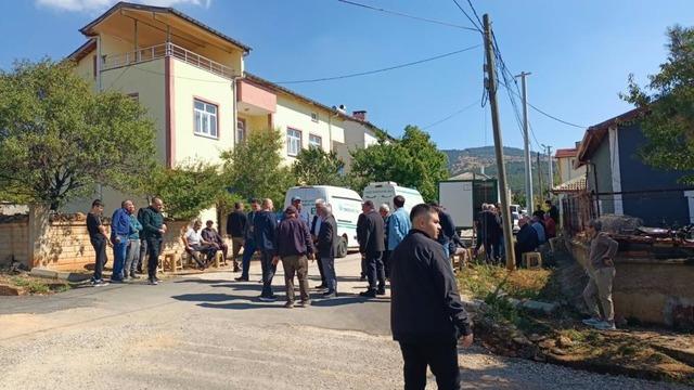 Konya'da kazada hayatını kaybeden aynı aileden 3 kişi son yolculuğuna uğurlandı