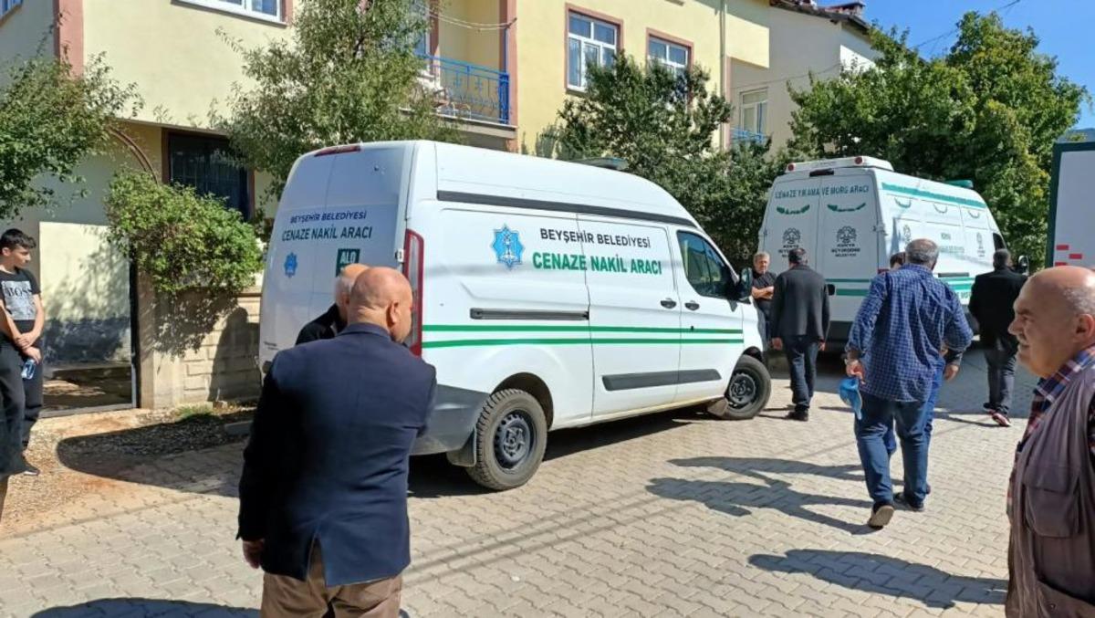 Konya da kazada hayatını kaybeden aynı aileden 3 kişi son yolculuğuna uğurlandı 1