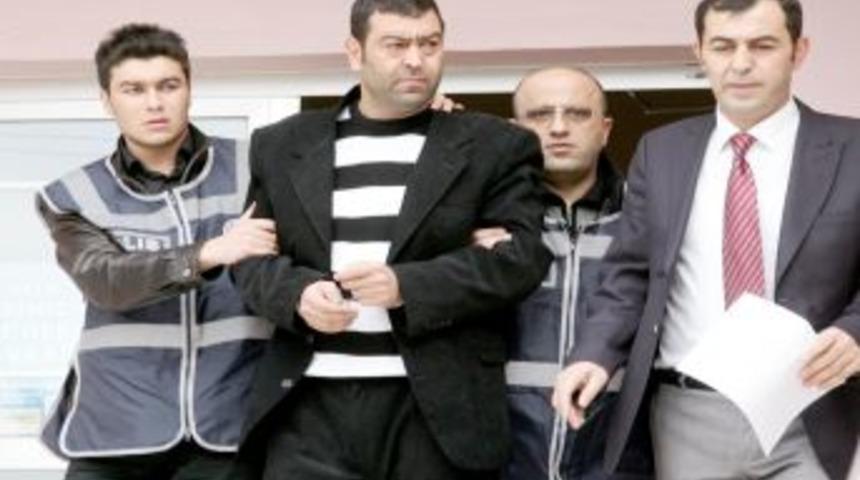 Eski eşini &ouml;ld&uuml;ren koca, market alışverişinde yakalandı