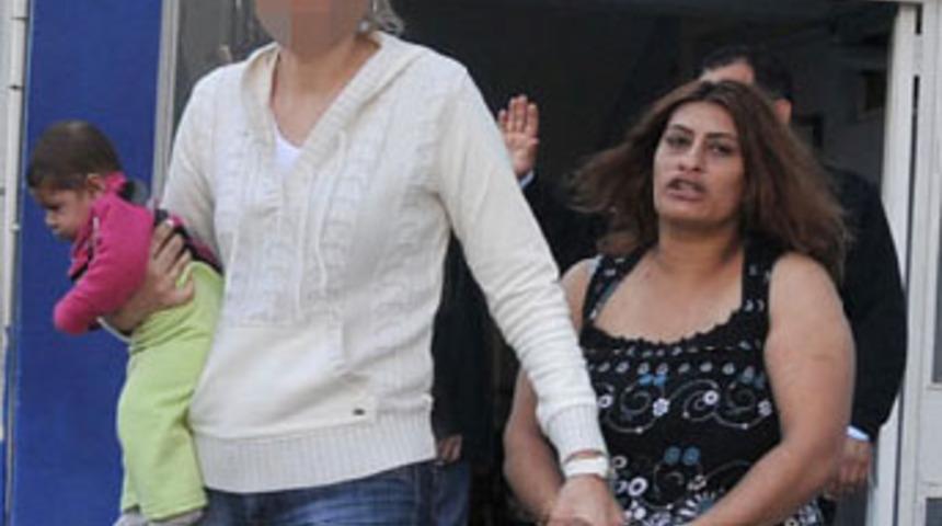 Minik bebeği kurye olarak kullandılar