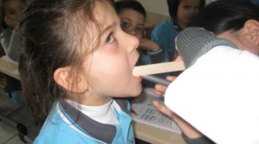 Yıldırım'da bin &ouml;ğrenci diş taramasından ge&ccedil;irildi