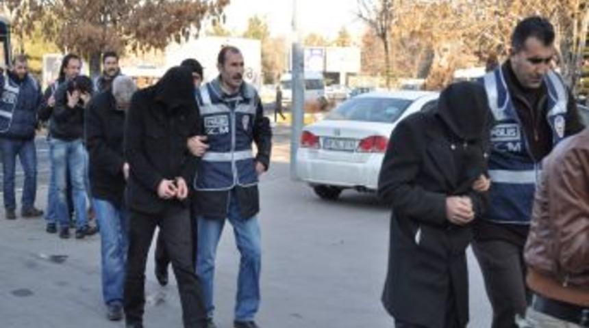 Yabancı uyruklu kadınlara zorla fuhuş yaptıran &ccedil;ete &uuml;yeleri tutuklandı